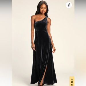 Never worn | Make Me Your Muse Dark Blue Velvet One-Shoulder Maxi Dress-size: 1X